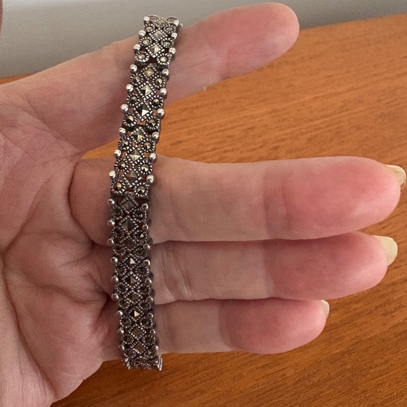 Beautiful Sterling Silver Marcasite Bracelet - Picture 5 of 11